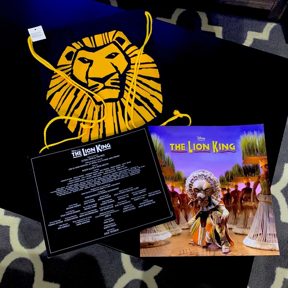 NWT Disney The Lion King Musical Broadway Play Book and Program with cast insert
